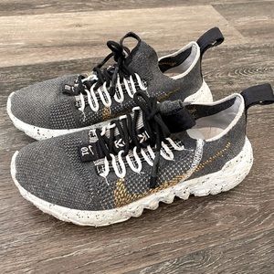 NIKE | SPACE HIPPIE 01 FLYKNIT SNEAKER